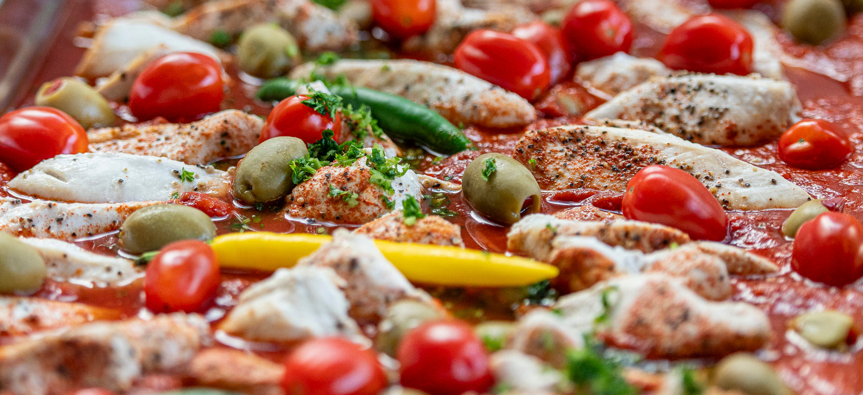 Geschmortes in Tomatensugo mit Oliven und Kirschtomaten